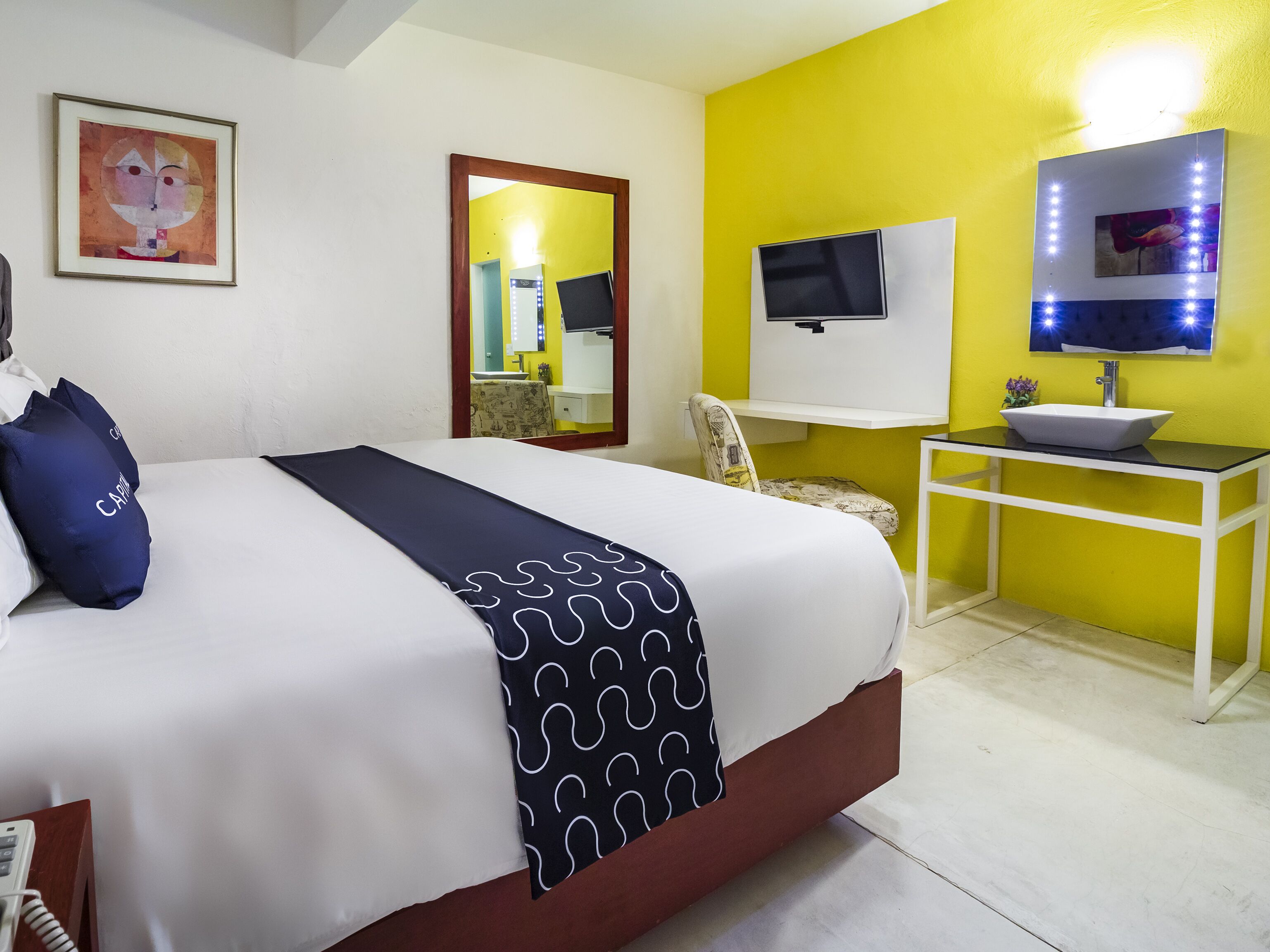 standard room | minibar, desk, iron/ironing board, free wifi