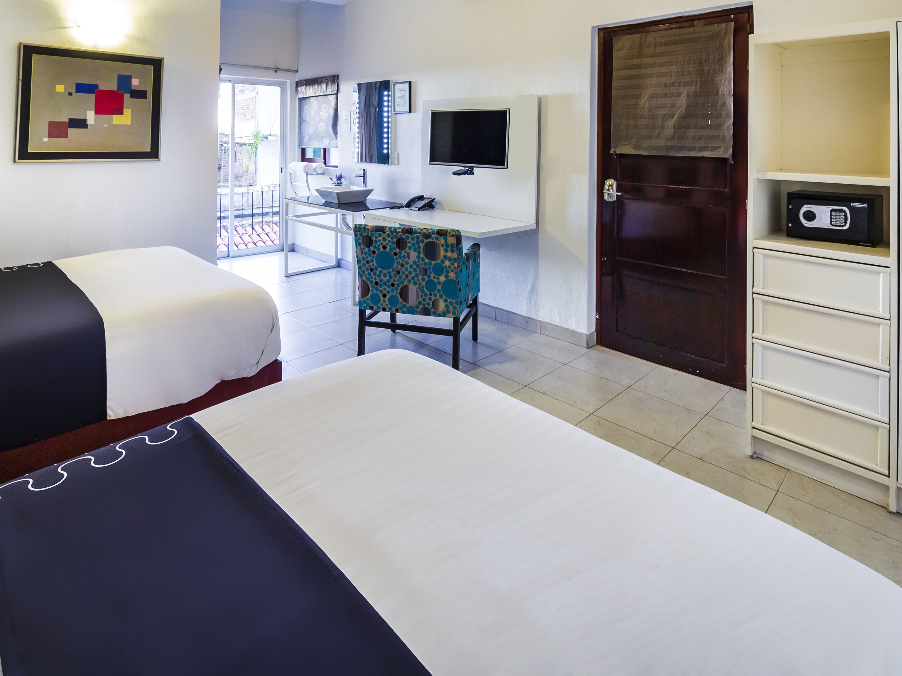 standard room, 2 queen beds | minibar, desk, iron/ironing board, free wifi