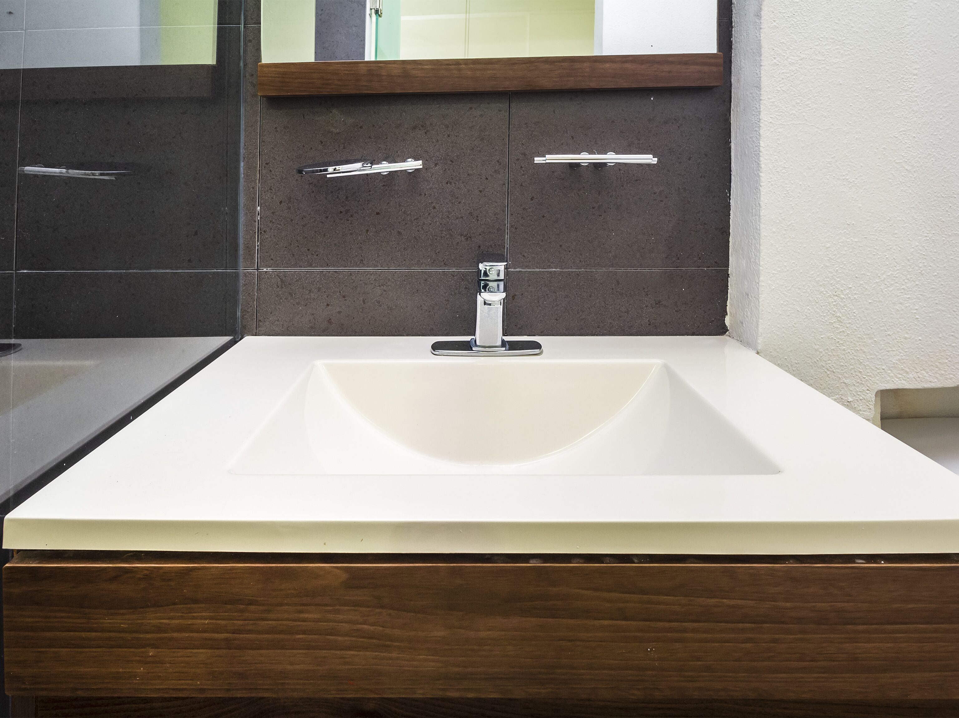 junior suite | bathroom | shower, free toiletries, hair dryer, towels