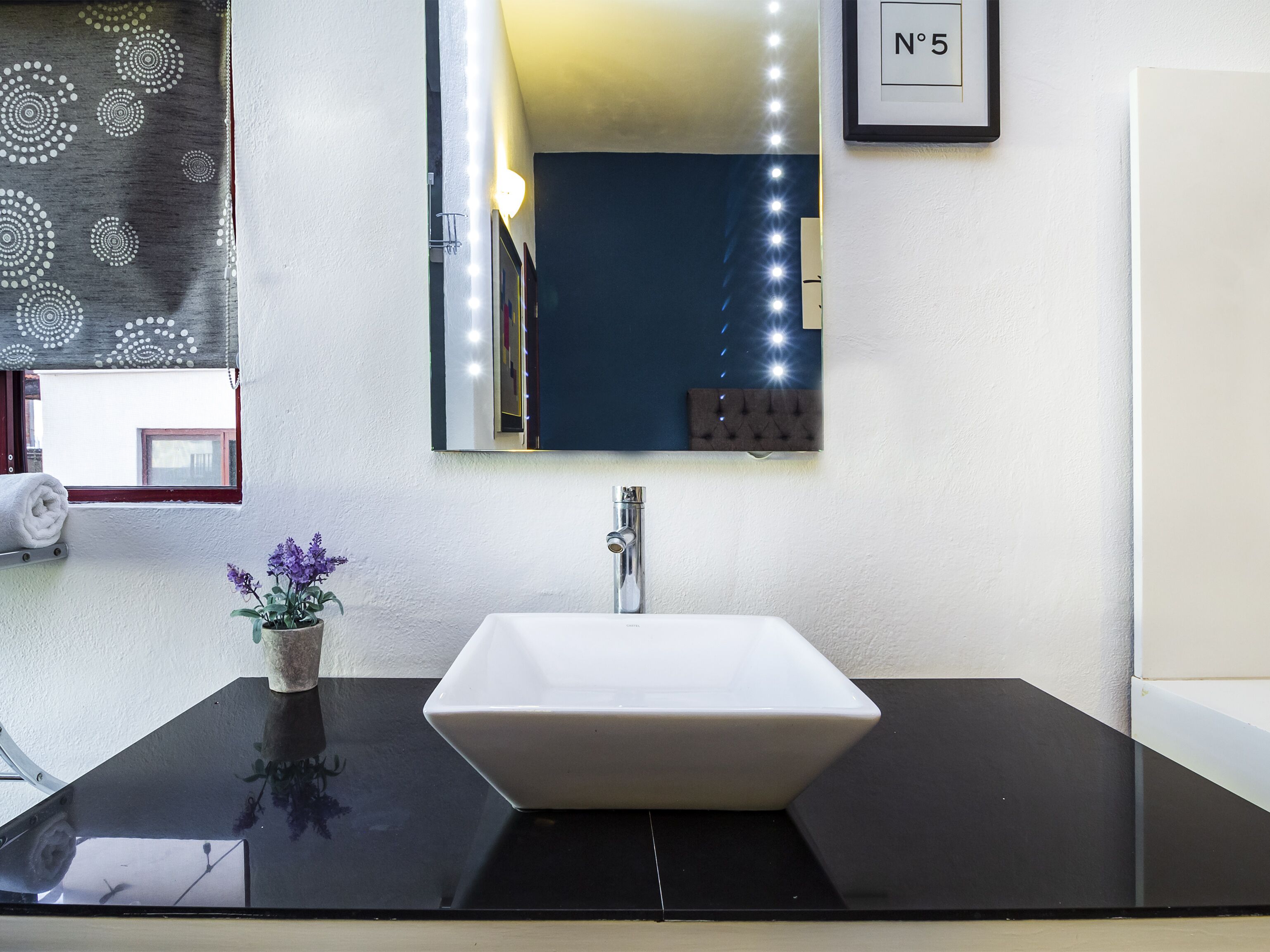 standard room, 2 queen beds | bathroom sink