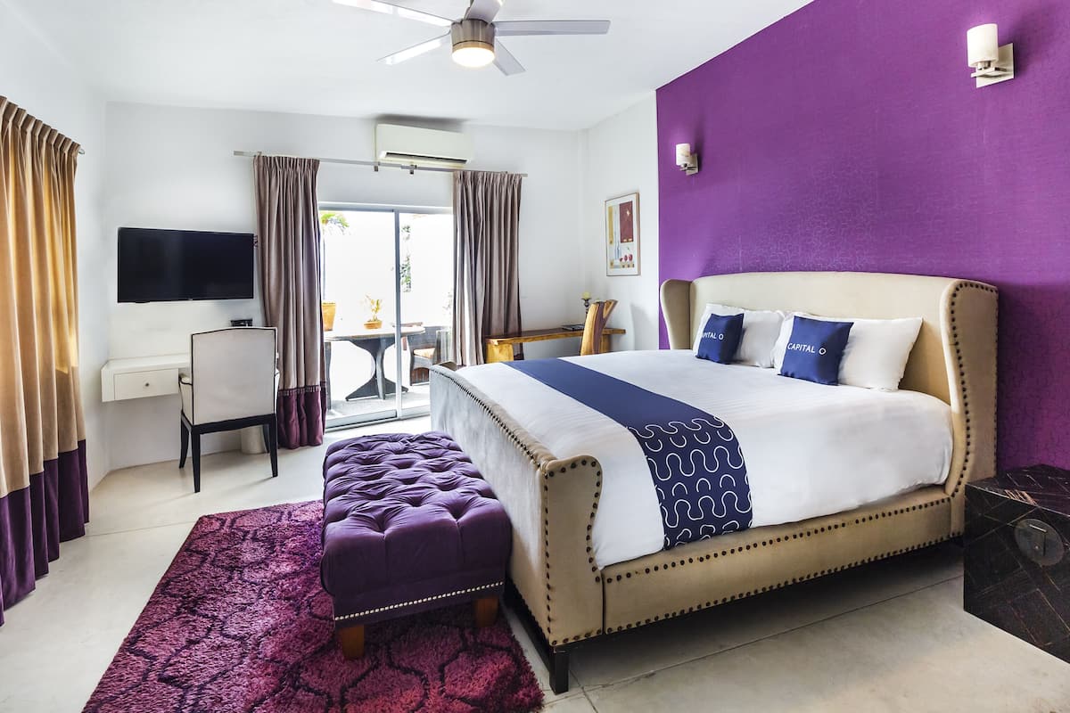 Deluxe Room, Ocean View | 1 bedroom, minibar, desk, iron/ironing board