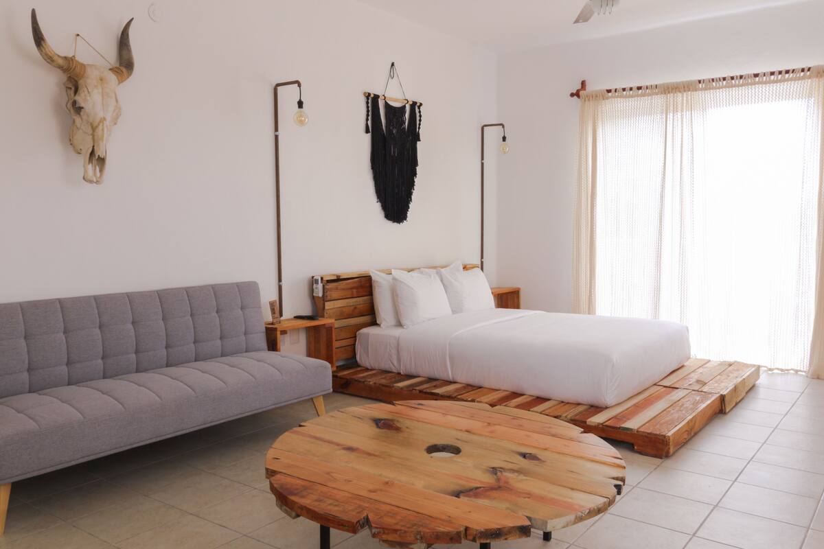 Minibar, in-room safe, iron/ironing board, free WiFi