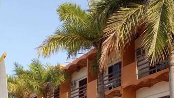 Vista frontal de la propiedad