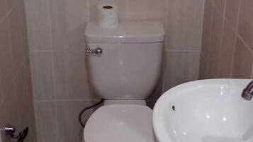 Family Triple Room | Bathroom | Shower, bidet, towels