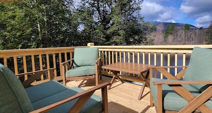 Waterfront, Hot Tub, 5 minutes to Whiteface and pet friendly!