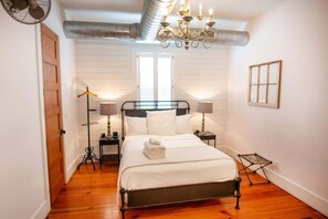 2 Schlafzimmer, hochwertige Bettwaren, Bügeleisen/Bügelbrett