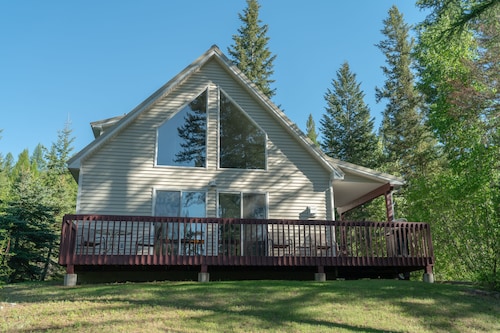 Scenic House Located At The Doorstep to West Glacier National Park Entrance
