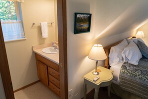 2 habitaciones, escritorio, tabla de planchar con plancha y wifi gratis 