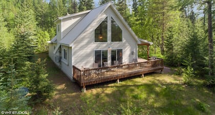 Scenic House Located At The Doorstep to West Glacier National Park Entrance