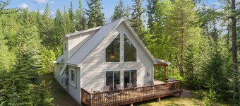 Scenic House Located At The Doorstep to West Glacier National Park Entrance