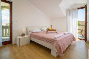 4 habitaciones, tabla de planchar con plancha y wifi gratis 