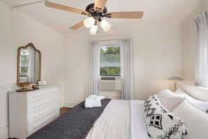 2 soverom, strykejern/-brett, wi-fi og sengetøy