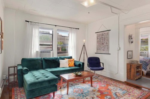 The Wildflower - Monthly Rental - Walk Everywhere!