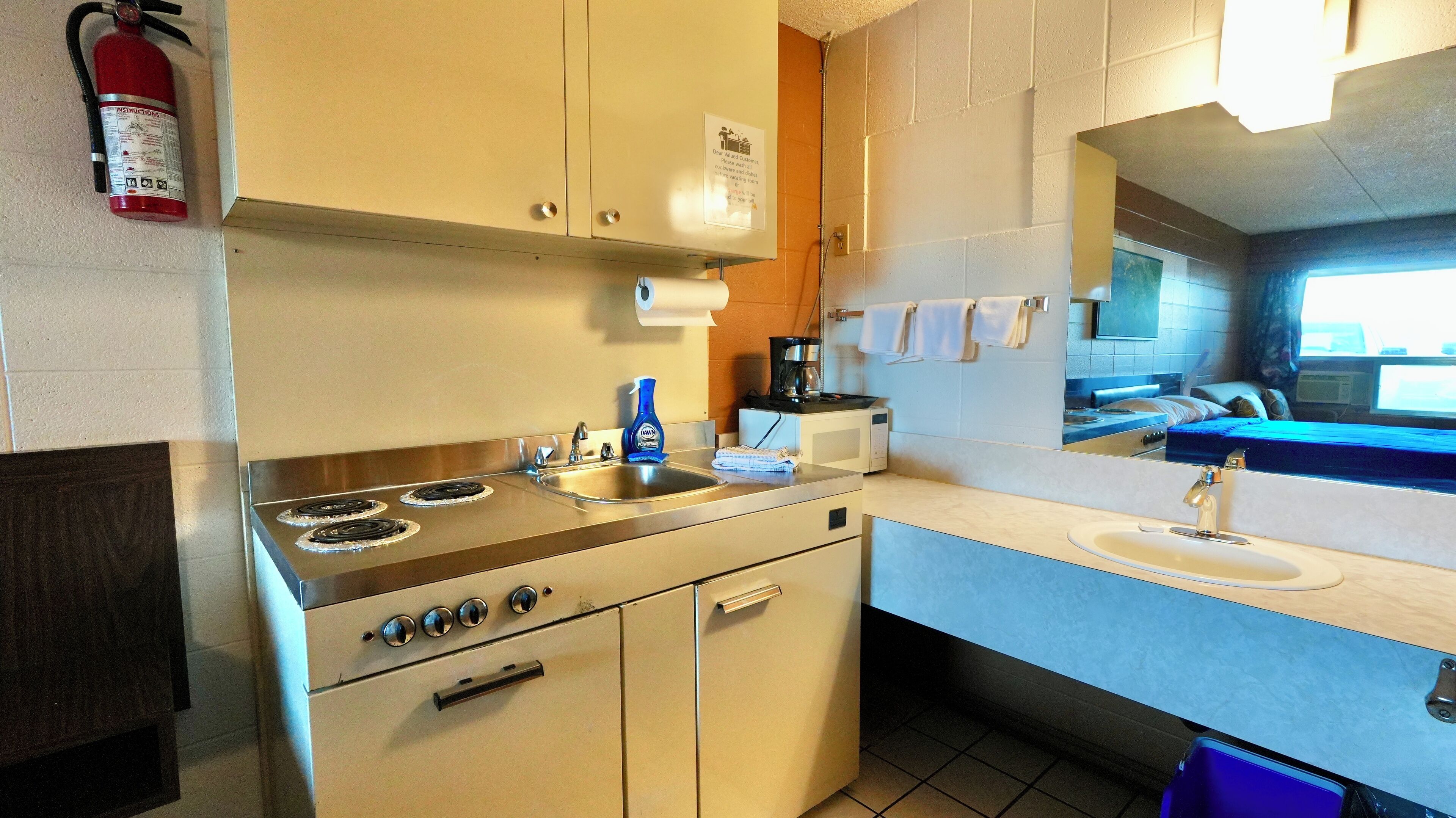 Mikrobølgeovn og kaffetrakter/tekoker