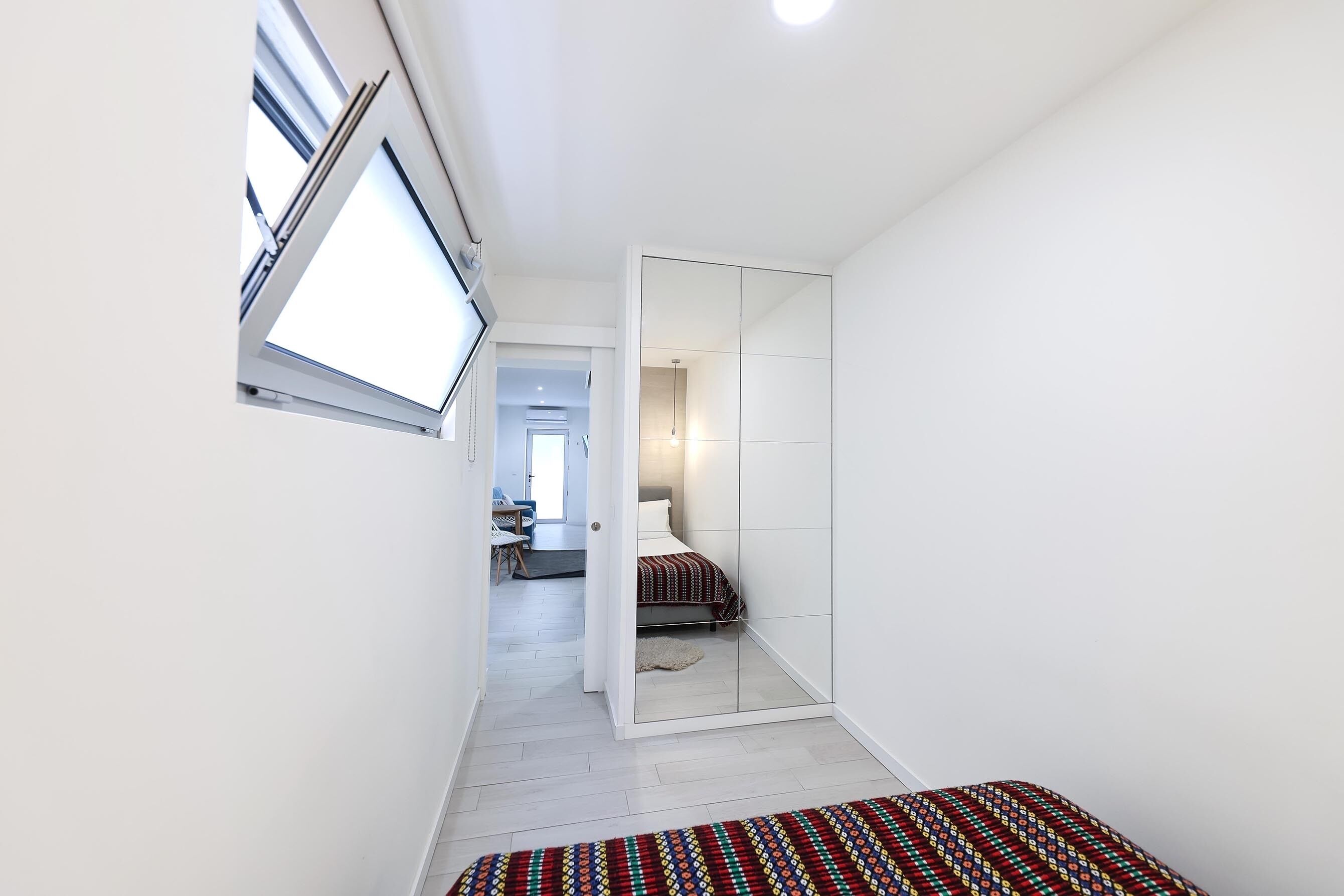 1 habitación, tabla de planchar con plancha, wifi gratis y ropa de cama 