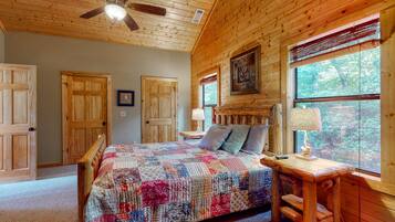 2 bedrooms, iron/ironing board, internet, bed sheets