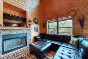 Télévision, cheminée, lecteur de DVD, baby-foot