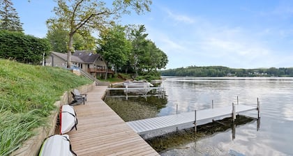 Waterfront Resort: Kayaks, Bikes, Docks, BBQ