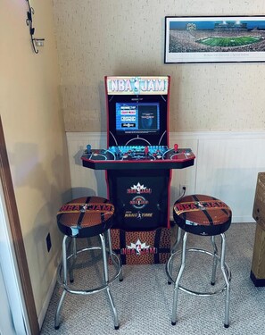 Games room - Waterfront Resort Kayaks, Bikes, Docks, BBQ (Newaygo)