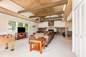 Smart-TV, DVD-Player, Tischfußball, Videothek