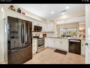 Fridge, microwave, oven, stovetop - Golfers Dream Winter Get-A-Way! (Surprise)