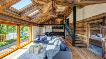 Căn hộ Presidential, quang cảnh núi (209 with SPA, Pool access) | Khu vực làm việc phù hợp cho laptop, bàn ủi/dụng cụ ủi quần áo