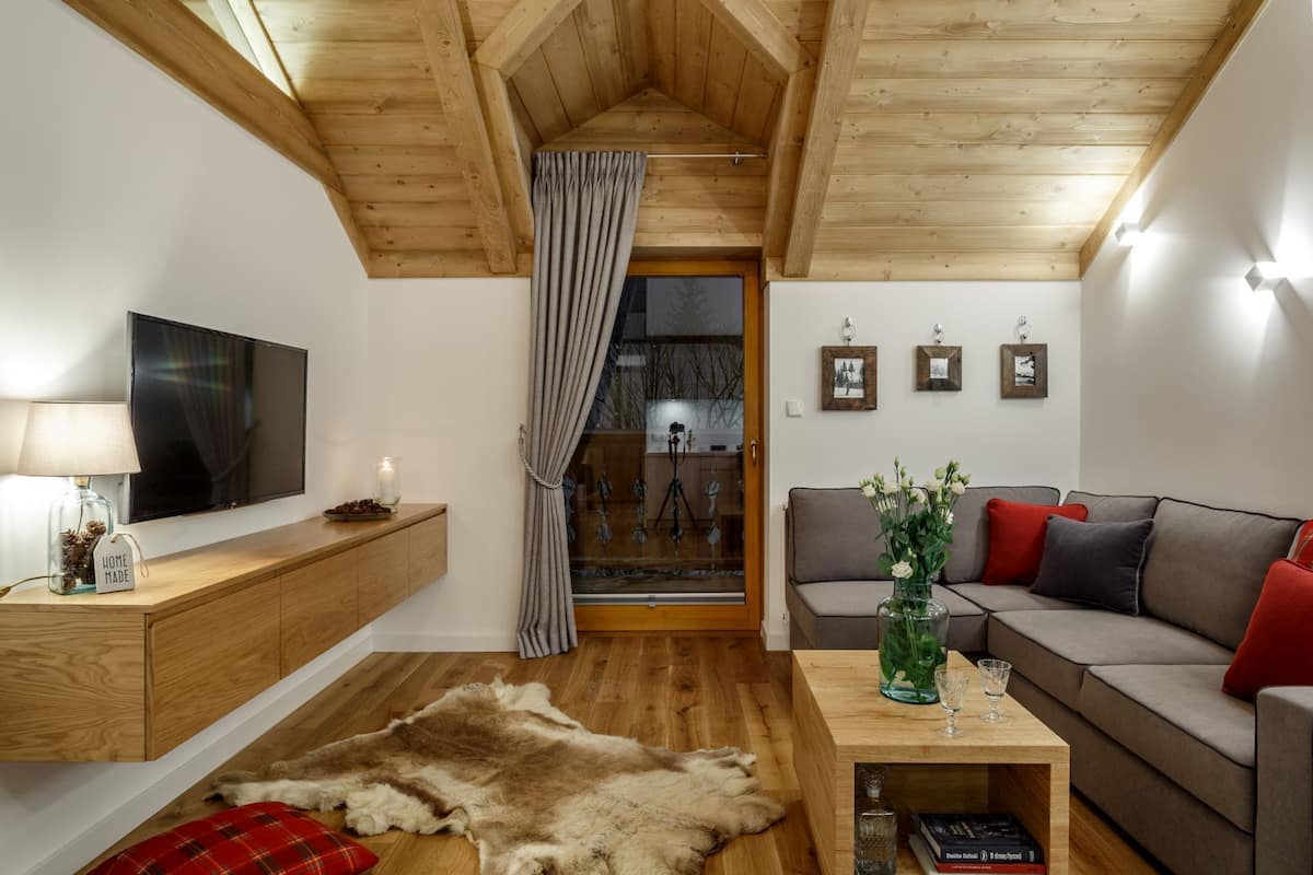 Deluxe appartement (208 with SPA, Pool access) | Woonruimte | Een lcd-televisie