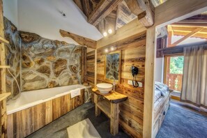 Presidential Apartment, Mountain View (209 with SPA, Pool access) | Bathroom | Shower, rainfall showerhead, free toiletries, towels - ApartHotel Giewont (Zakopane)