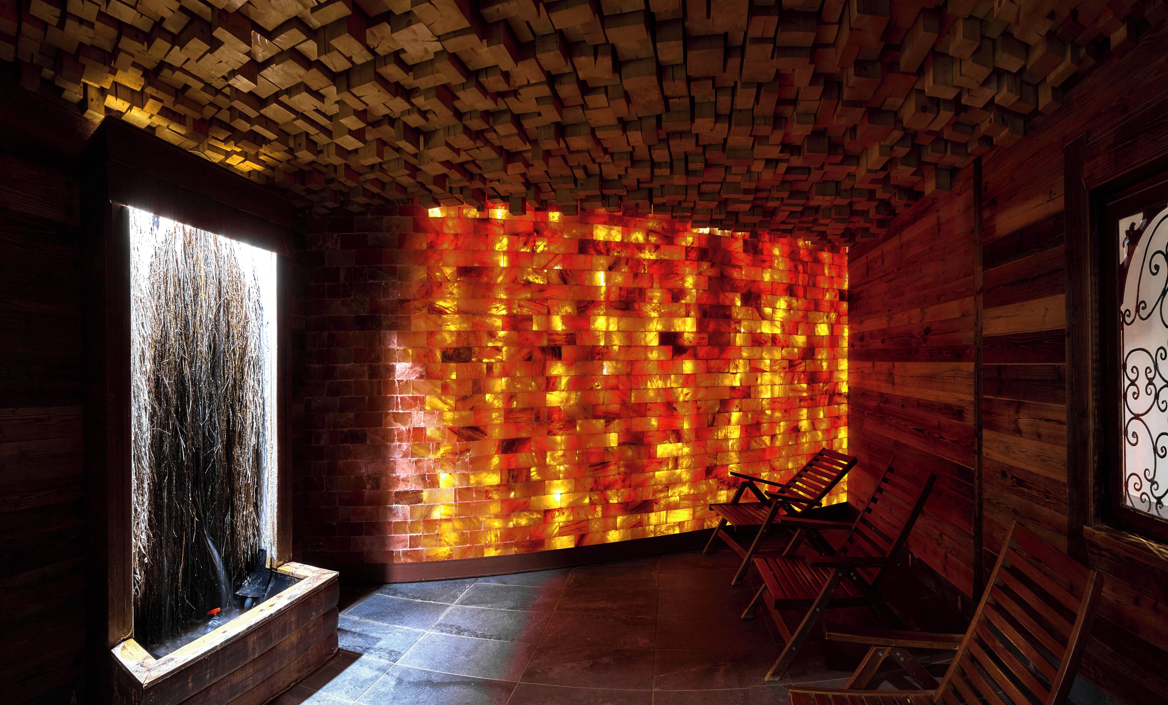 Parihoitohuone(ita), vartalohoitoja, kuumakivihierontaa