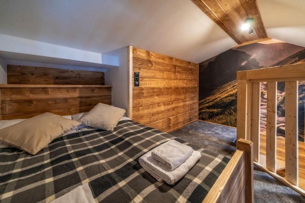 Laptop workspace, iron/ironing board, cribs/infant beds, free WiFi