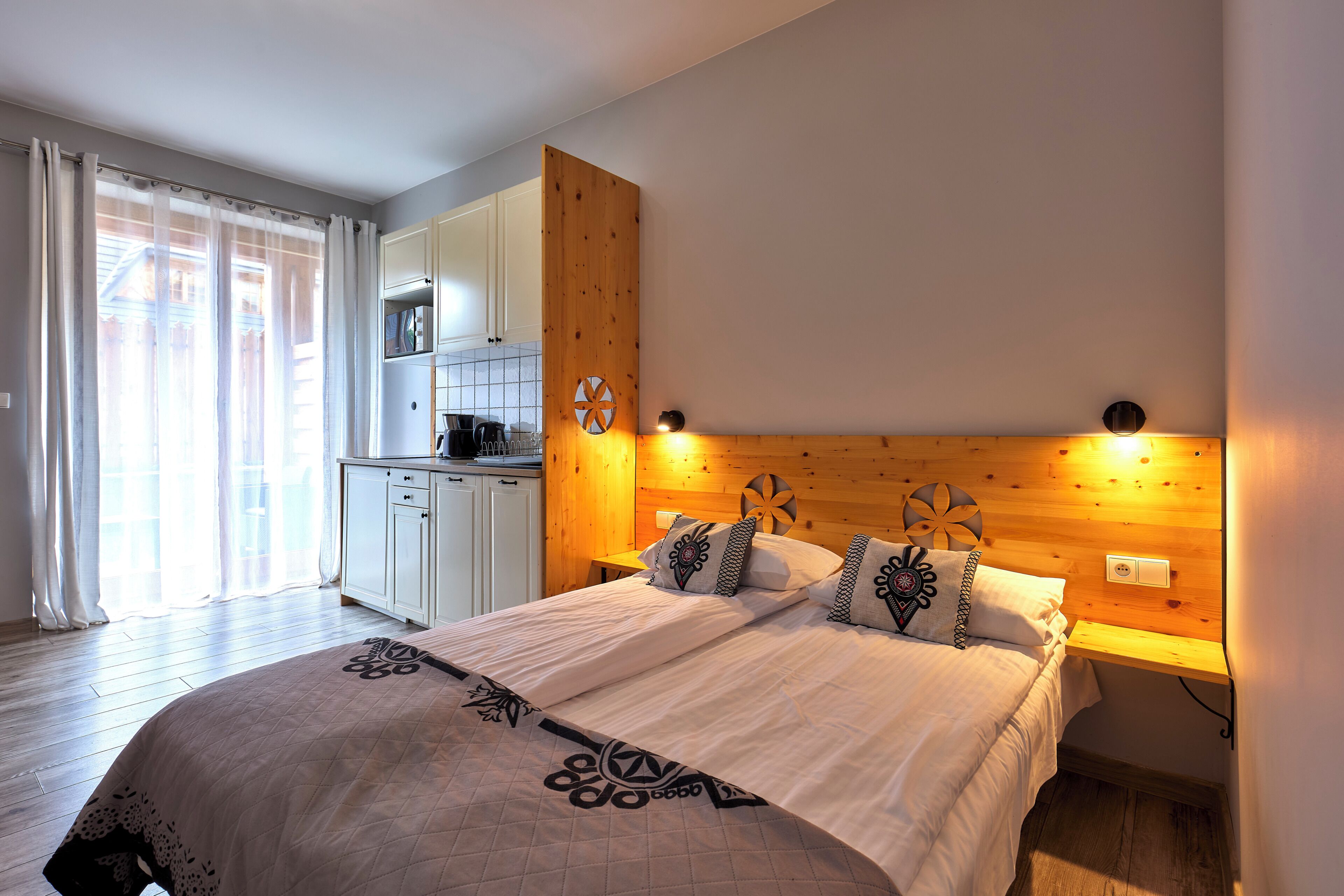 Studio (002 with SPA, Pool access)