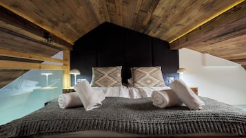 Deluxe Apartment (210 with SPA, Pool access)