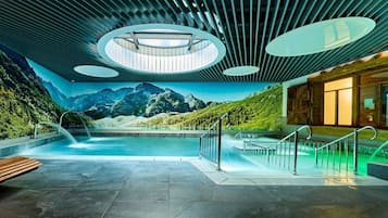 Hồ bơi trong nhà, mở cửa từ 14:00 đến 22:00, lều miễn phí