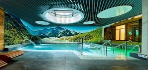 Indoor pool, open 2:00 PM to 10:00 PM, free pool cabanas, pool loungers - ApartHotel Giewont (Zakopane)