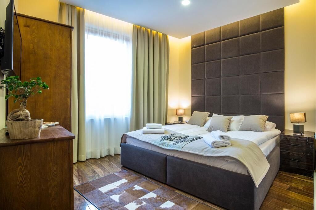 Laptop workspace, iron/ironing board, cribs/infant beds, free WiFi