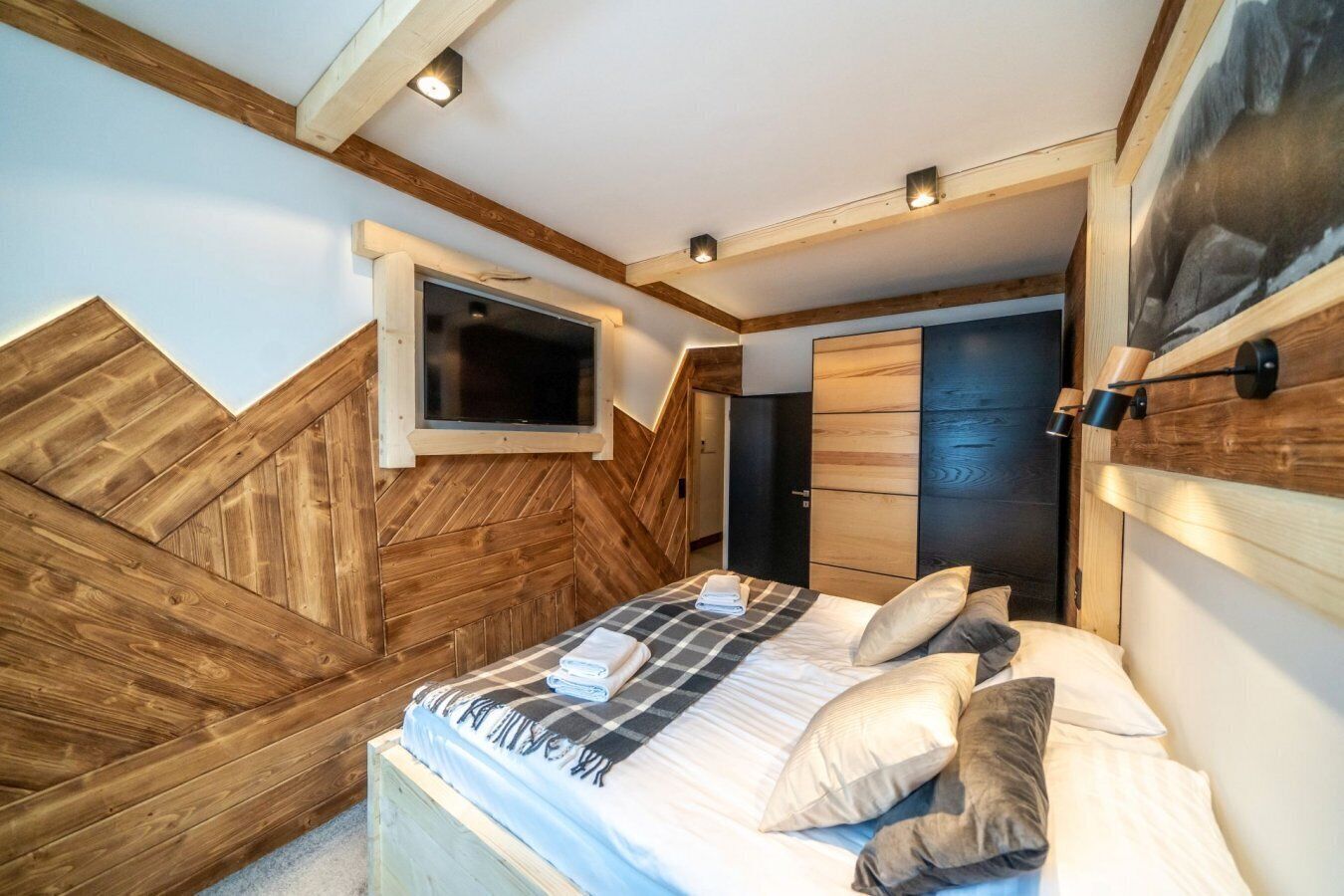 Laptop workspace, iron/ironing board, cribs/infant beds, free WiFi