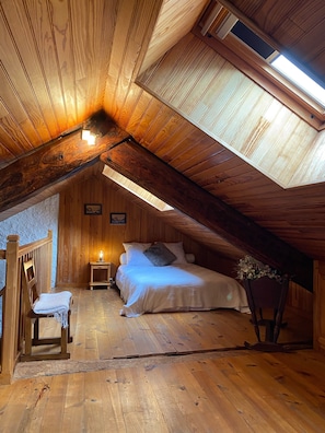 5 habitaciones, escritorio, tabla de planchar con plancha y wifi 
