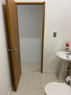 Shower, free toiletries, towels, soap