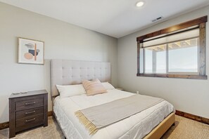 6 habitaciones, tabla de planchar con plancha y cuna de viaje 