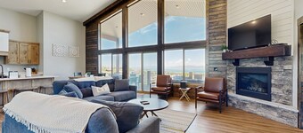 Expansive lake house with sweeping views and access to Ideal Beach Resort