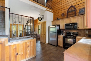Fridge, microwave, oven, stovetop - Family Getaway Cabin with Screened Balcony & Fireplace - Heart of Branson (Branson)