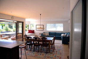 Interior - Spa and a 5 minute walk to the water (Mangawhai Heads)