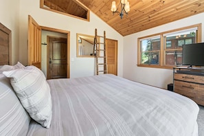 3 bedrooms, iron/ironing board, WiFi (free), bed sheets