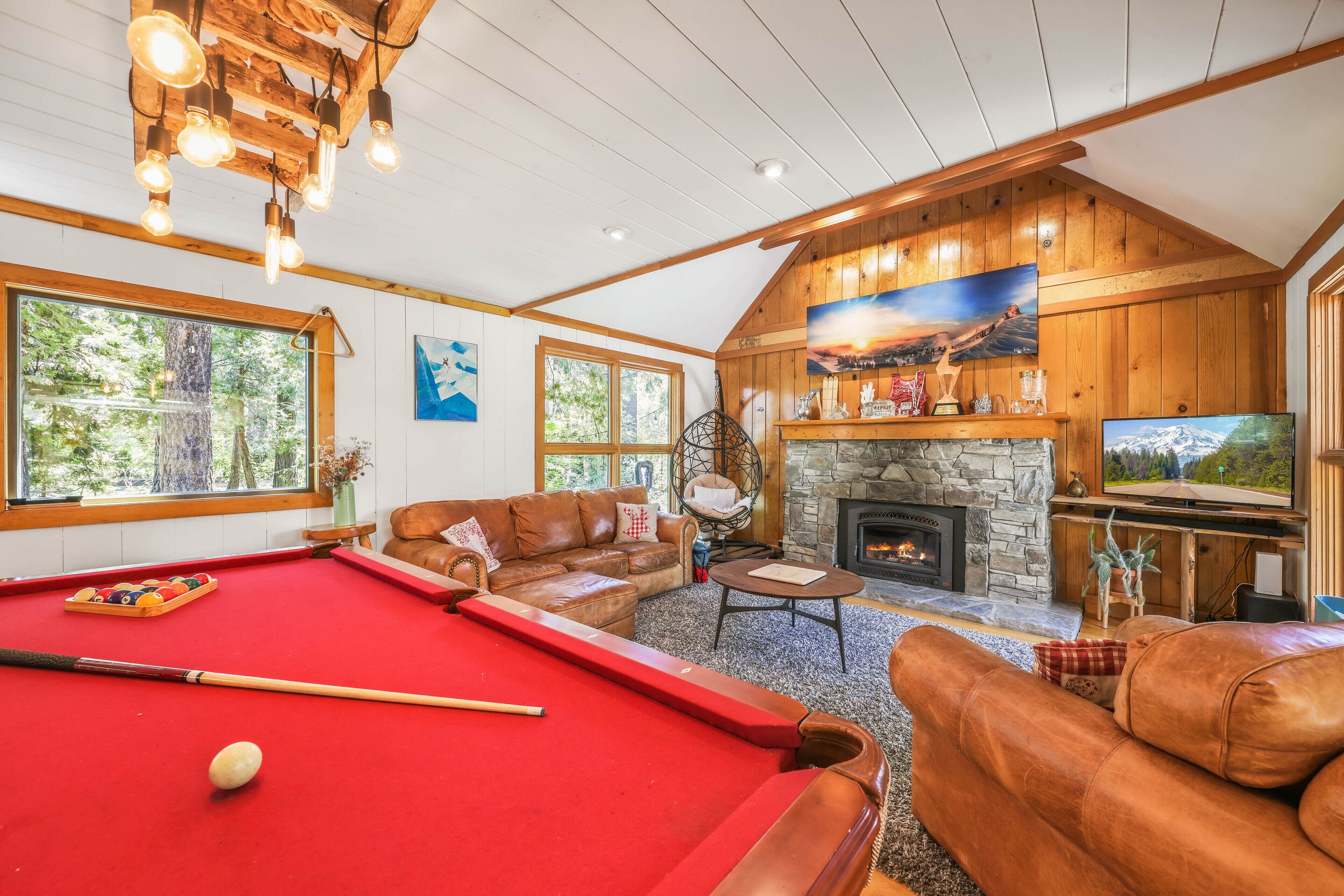 Bristlecone - Tahoe City 3 BR with Private Hot tub and Pool Table