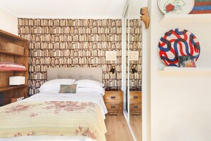 Iron/ironing board, free WiFi, bed sheets