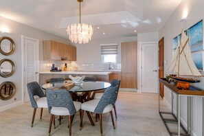 Dining - Blue Lace - 2 Bed Luxury Suite with Ocean and Pool View (St. George)