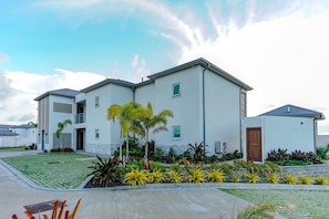 Exterior - Blue Lace - 2 Bed Luxury Suite with Ocean and Pool View (St. George)