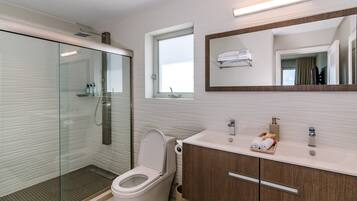 Hårføner og håndklær