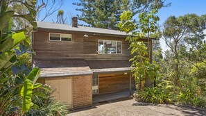 Exterior - The Ultimate Beach House (MACMASTERS BEACH)