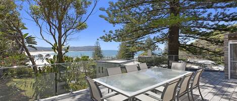 تناول الطعام بالخارج